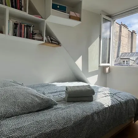 Cosy Sur La Festive Rue Du Fbg Saint-denis Appartamento *
