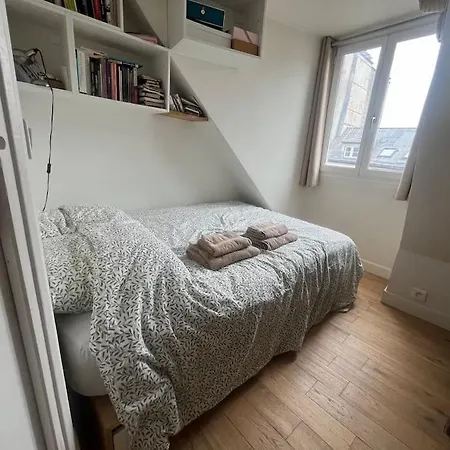 Apartment Cosy Sur La Festive Rue Du Fbg Saint-denis *