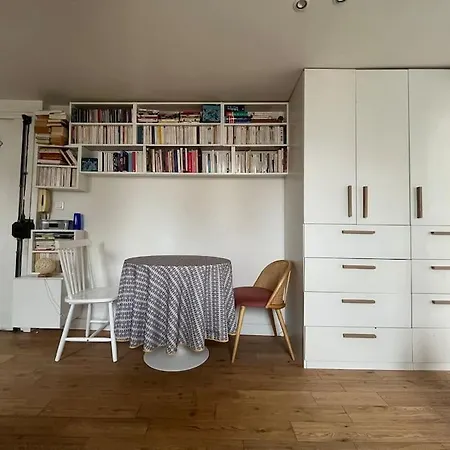 Cosy Sur La Festive Rue Du Fbg Saint-denis *